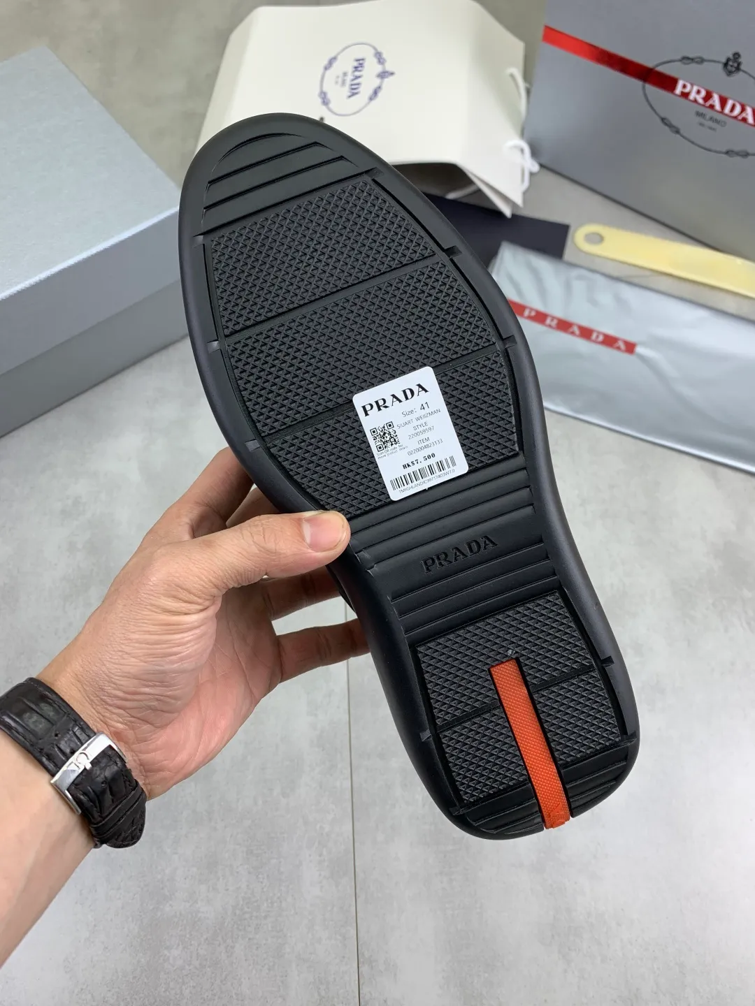 Men's men's shoes P600 💰【New style】Top quality, new popular models on the official website, which will never go out of style for a century, 🆘 The trendy brand (Prada) mainly promotes popular models, avant-garde and versatile fashionable men's shoes, privately molded, with cowhide splicing and 1:1 oil edge treatment... fashionable and simple, original imported cowhide with python skin, cowhide leather lining for feet; the atmosphere and personality are more fashionable, eye-catching and pursuing class. It will subvert the old idea and be a must-have for fashionistas who want to spend time with you! Must keep it! High-end comfortable and low-cost, high-end quality workmanship. Size: 38-45 4️⃣ colors available. full package